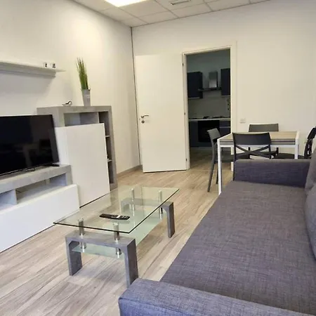 公寓 Modern 1 Bedroom In By Homely