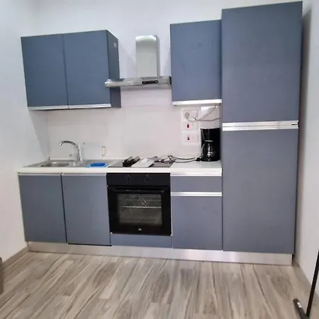 公寓 Modern 1 Bedroom In By Homely