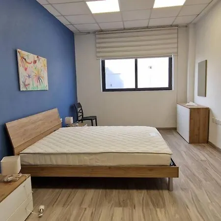 公寓 Modern 1 Bedroom In By Homely 斯利马